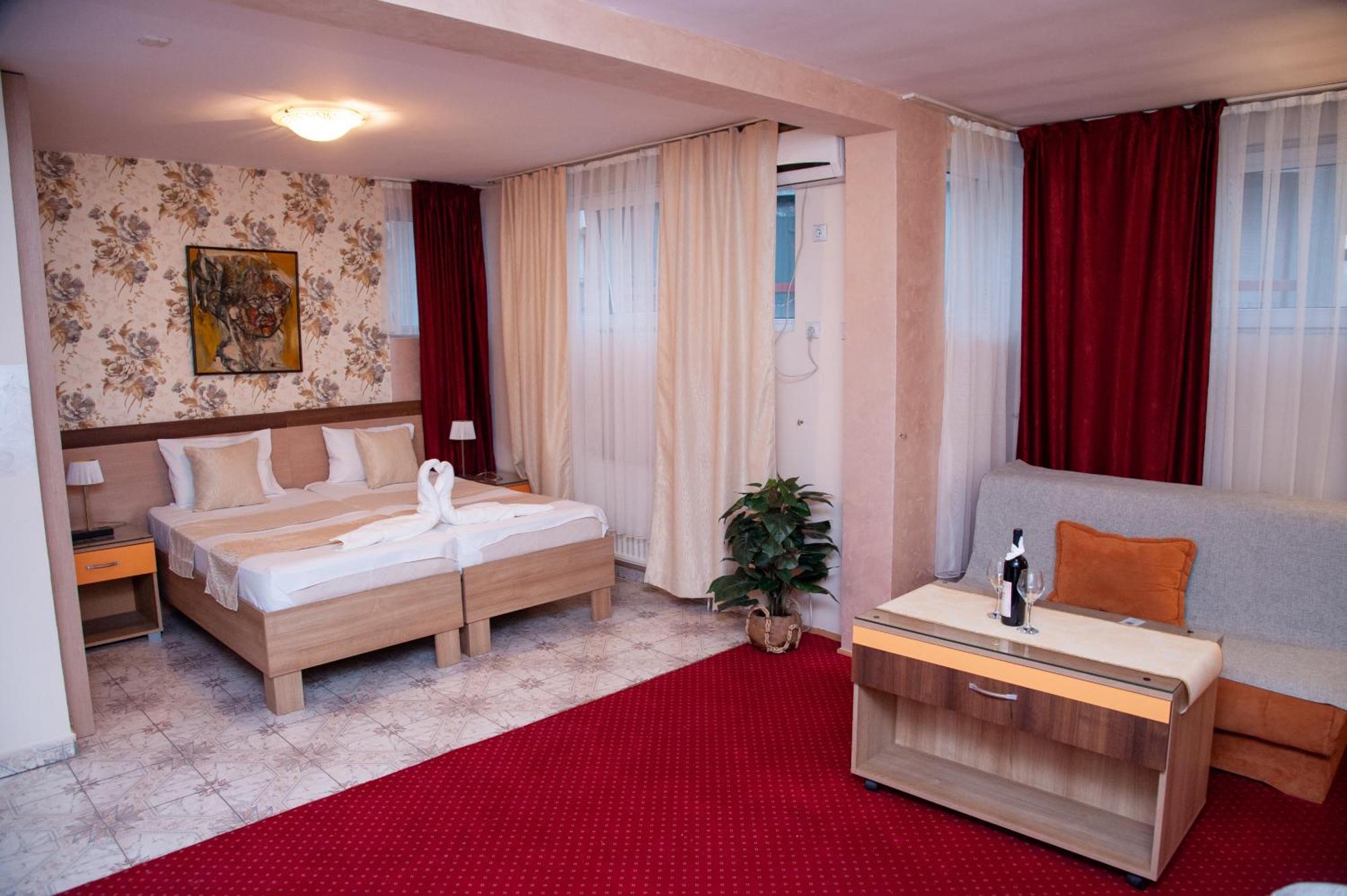 Hotel North City Titova Mitrovica Exterior foto
