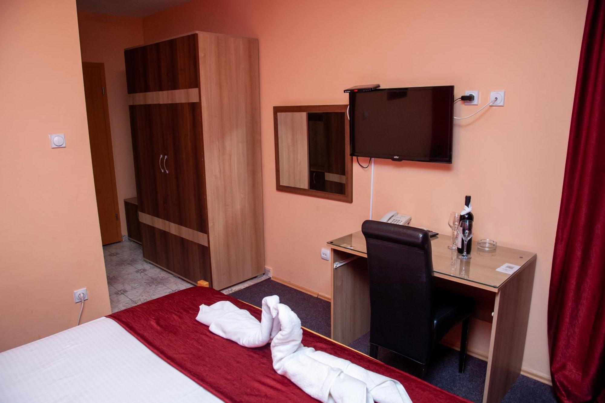 Hotel North City Titova Mitrovica Exterior foto