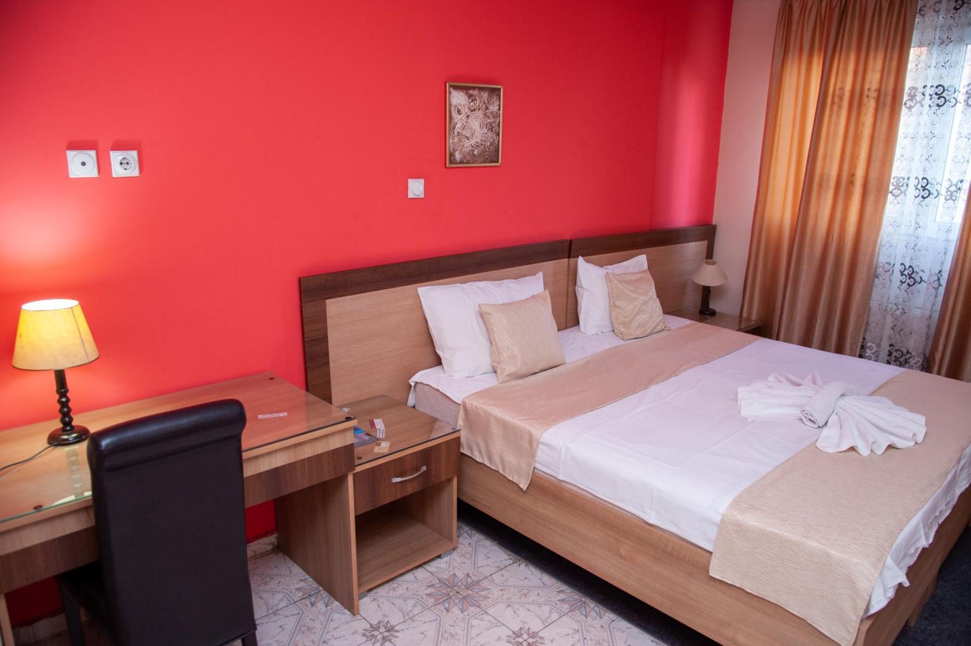 Hotel North City Titova Mitrovica Exterior foto